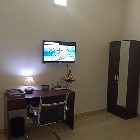 Iris Comfort Inn Chennai Bagian luar foto