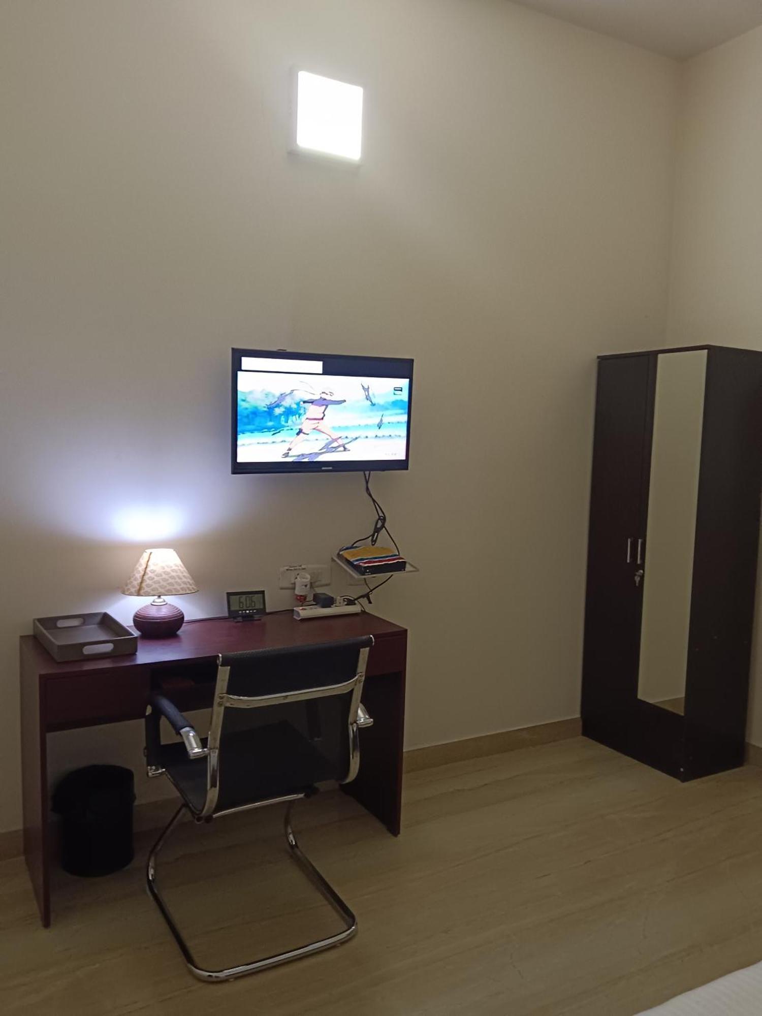 Iris Comfort Inn Chennai Bagian luar foto