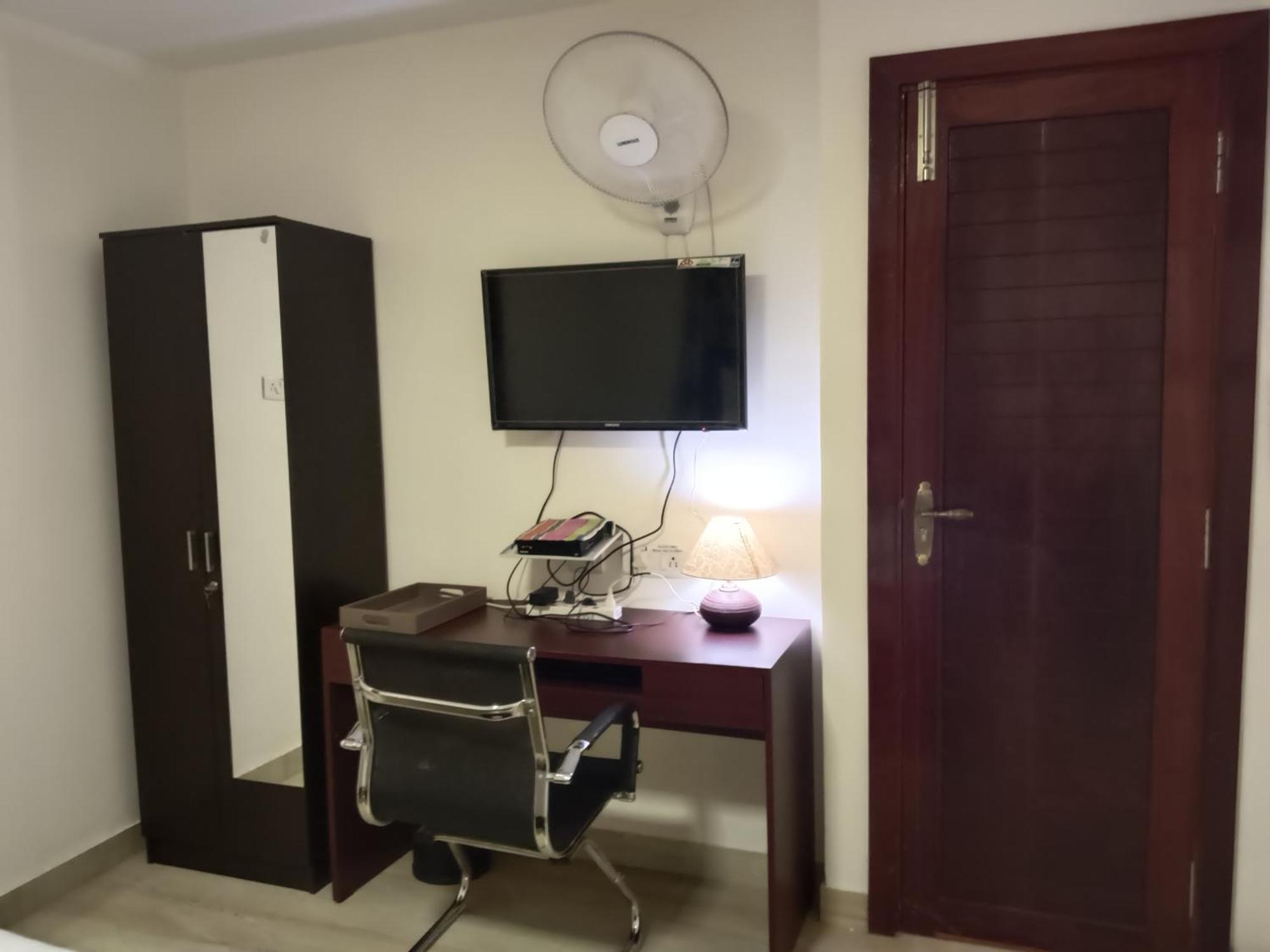 Iris Comfort Inn Chennai Bagian luar foto