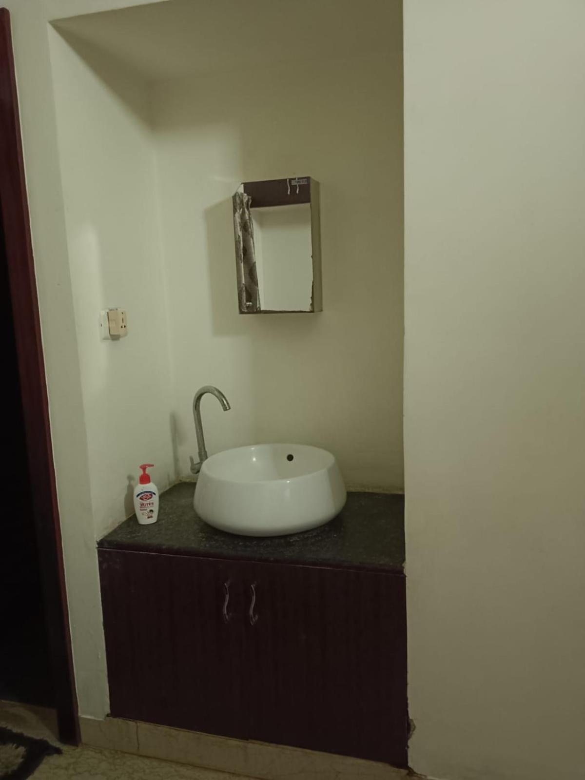 Iris Comfort Inn Chennai Bagian luar foto