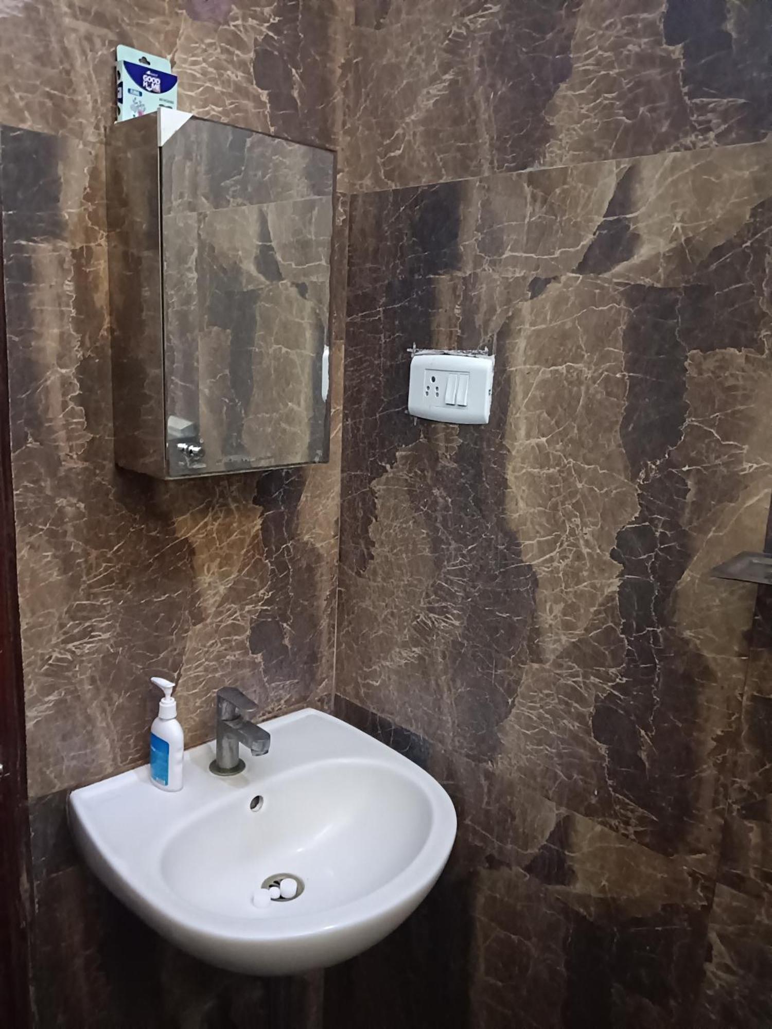 Iris Comfort Inn Chennai Bagian luar foto