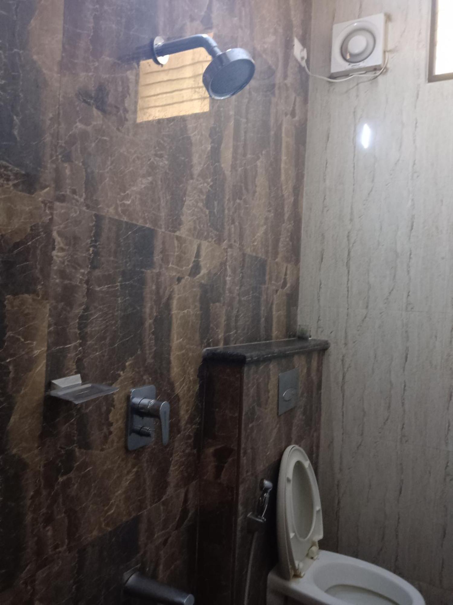 Iris Comfort Inn Chennai Bagian luar foto