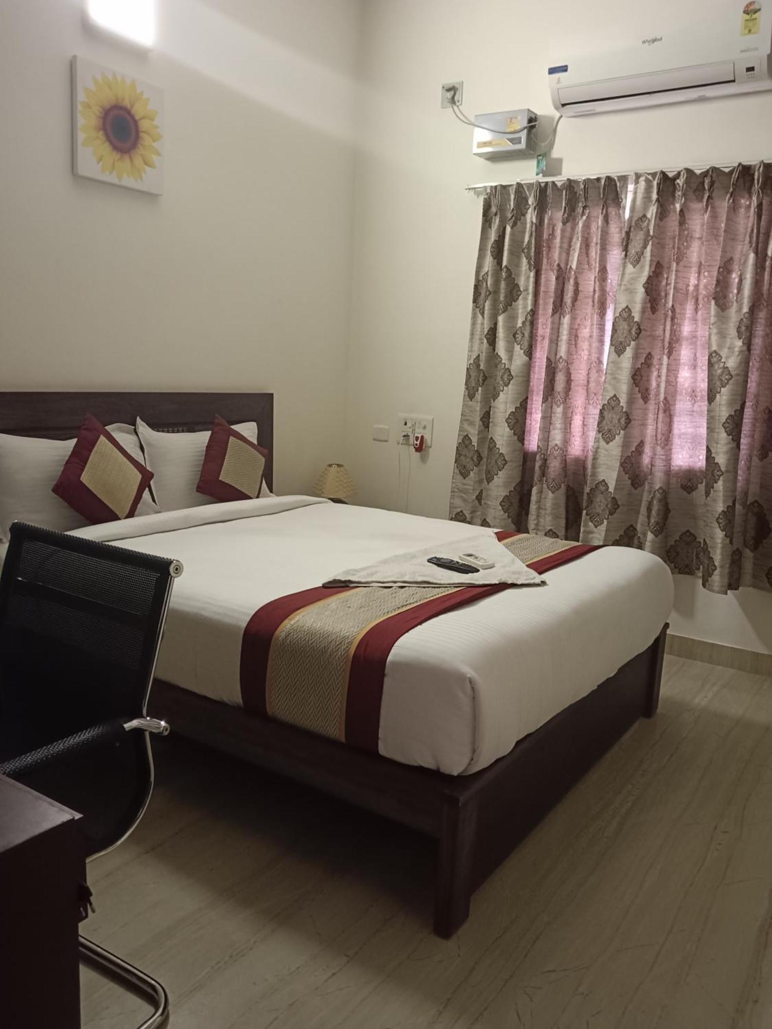 Iris Comfort Inn Chennai Bagian luar foto