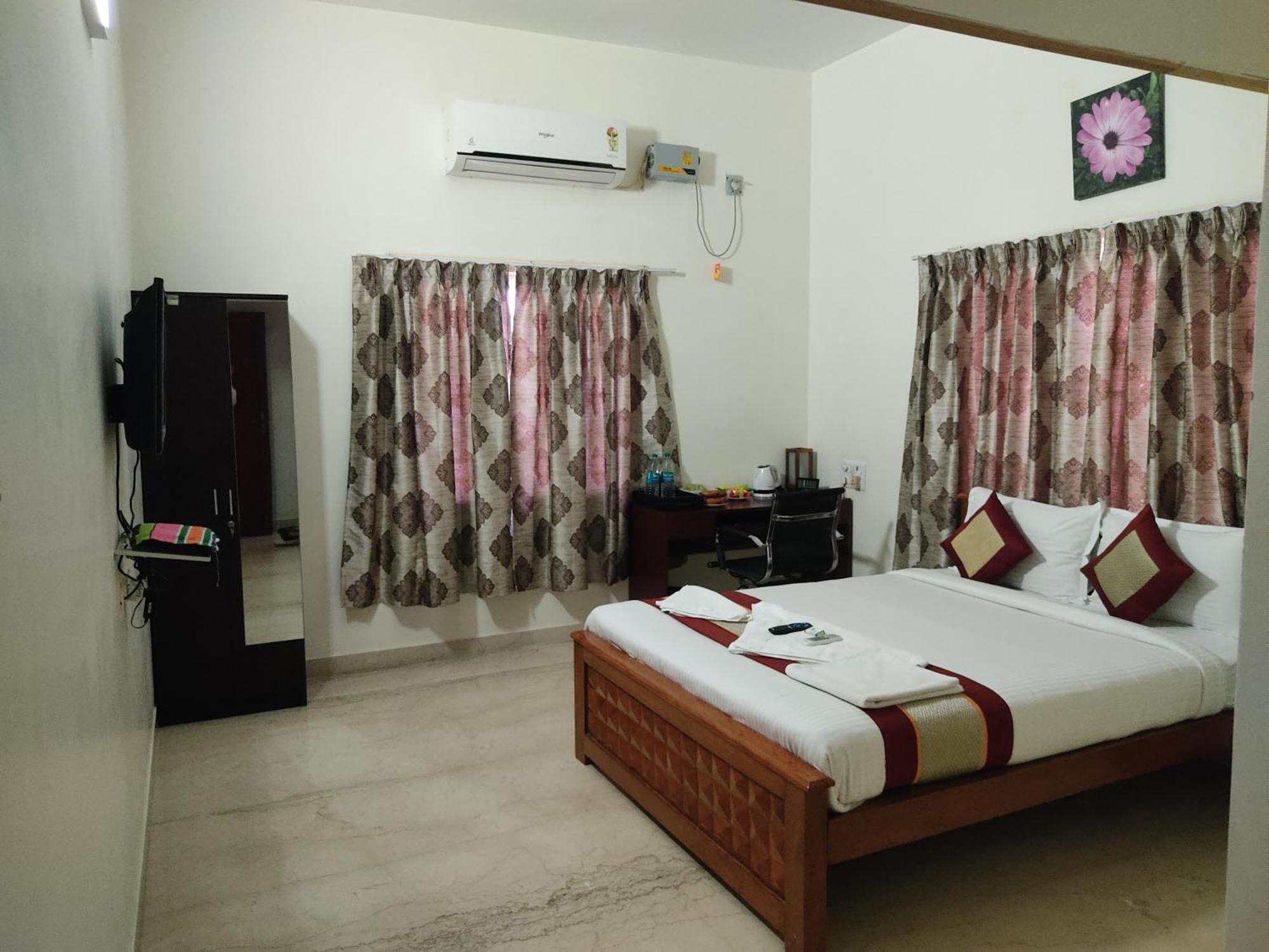 Iris Comfort Inn Chennai Bagian luar foto
