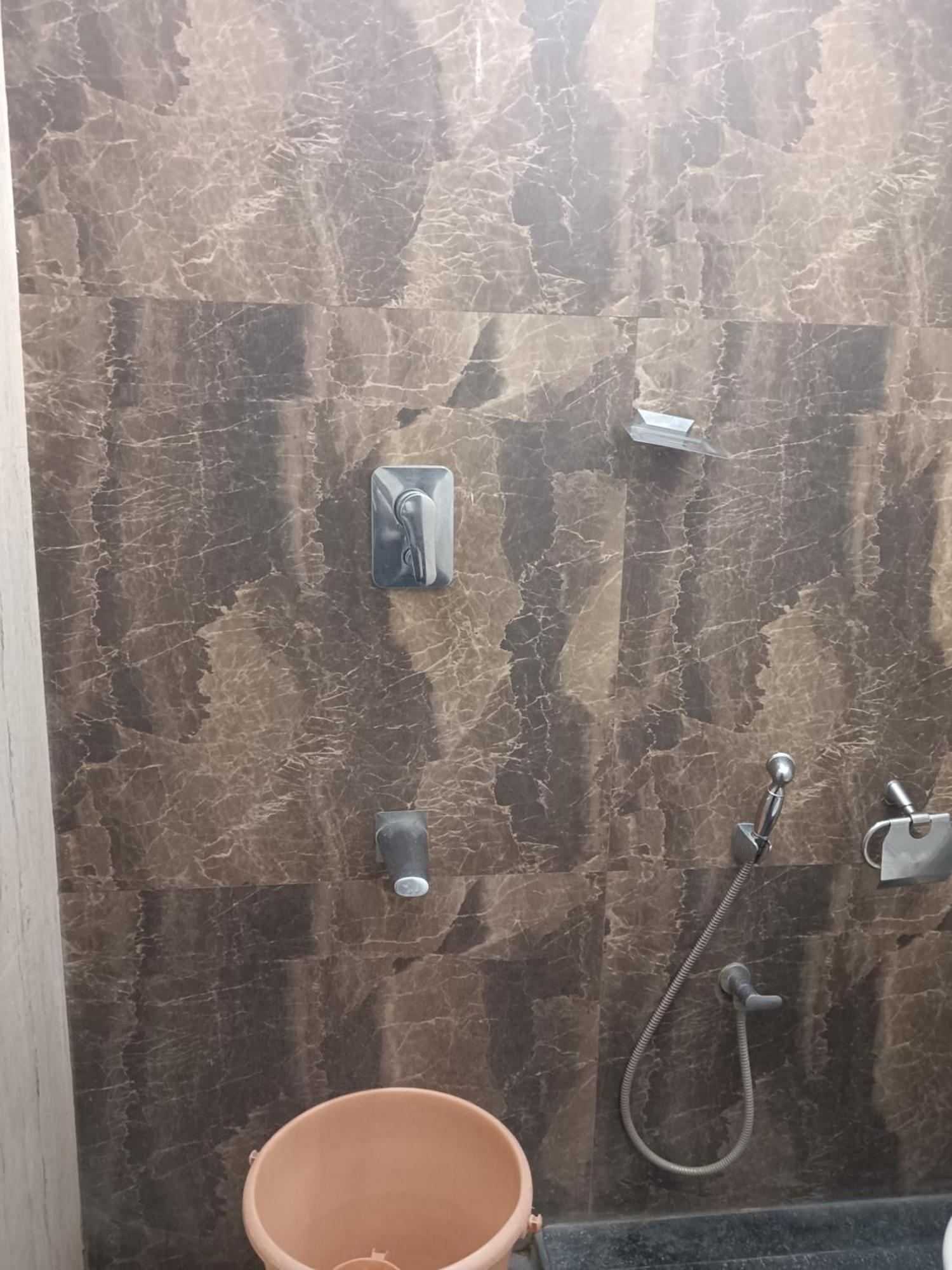 Iris Comfort Inn Chennai Bagian luar foto