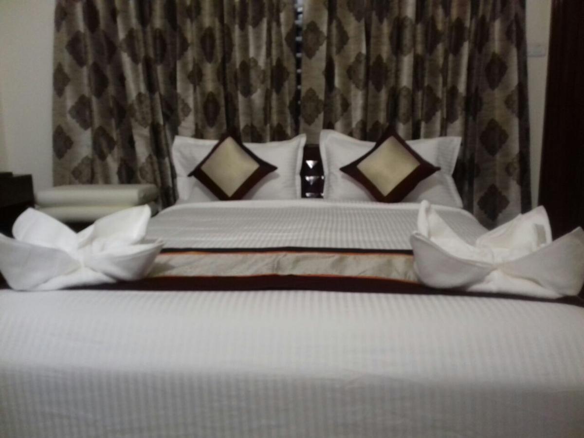Iris Comfort Inn Chennai Bagian luar foto
