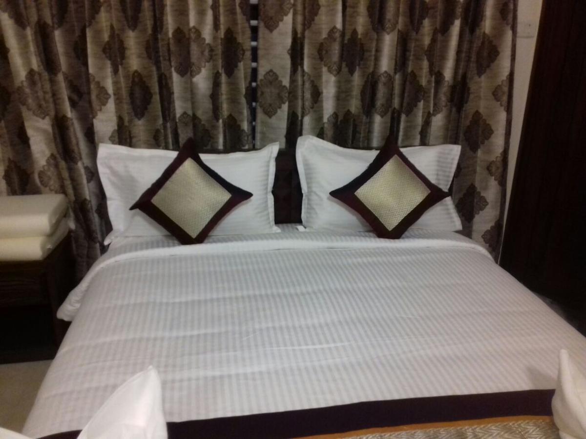 Iris Comfort Inn Chennai Bagian luar foto