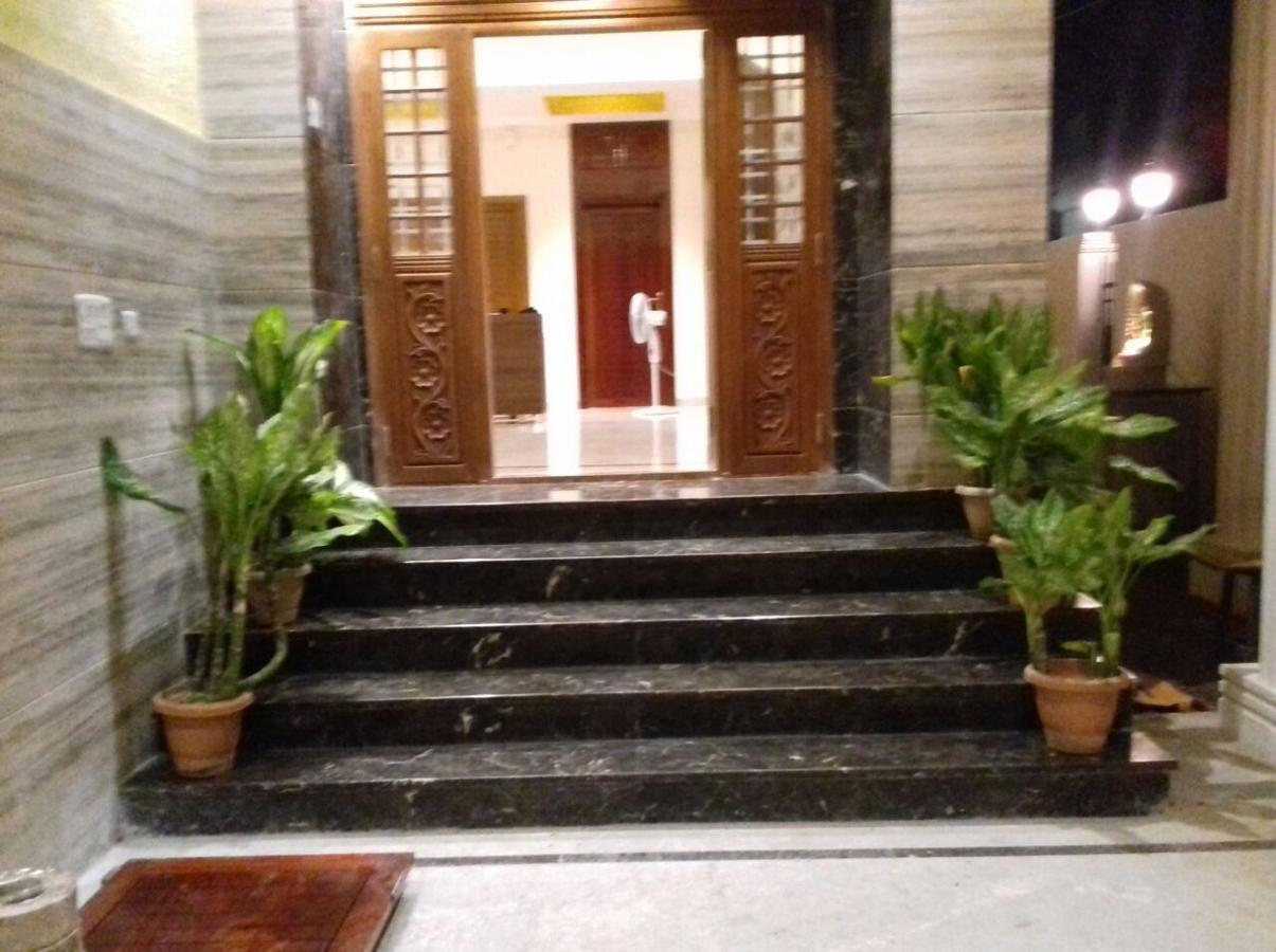 Iris Comfort Inn Chennai Bagian luar foto