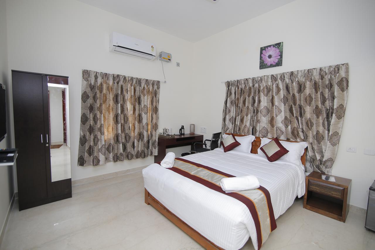Iris Comfort Inn Chennai Bagian luar foto