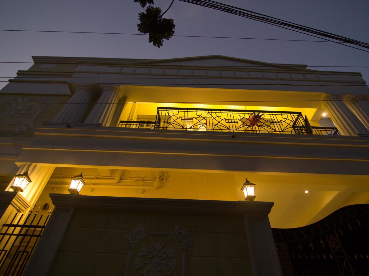 Iris Comfort Inn Chennai Bagian luar foto