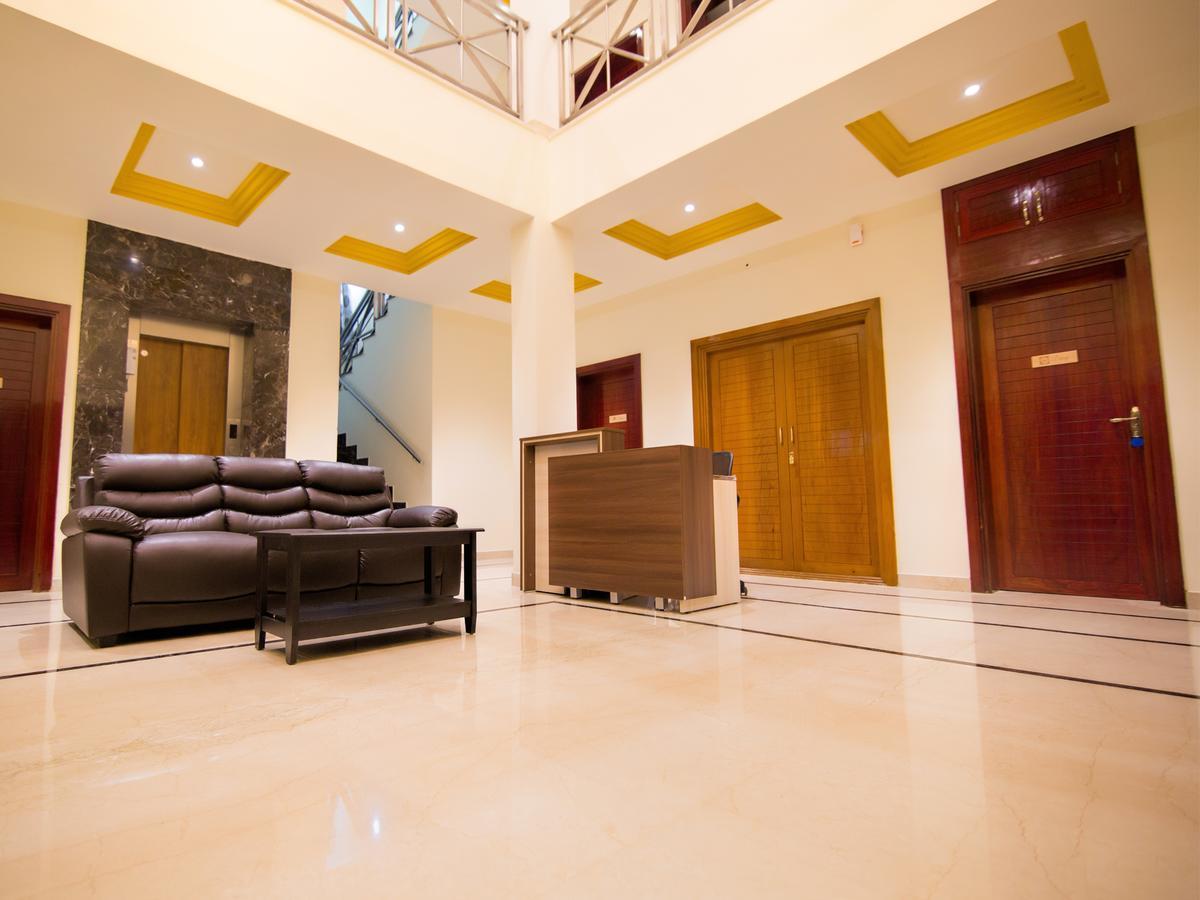Iris Comfort Inn Chennai Bagian luar foto