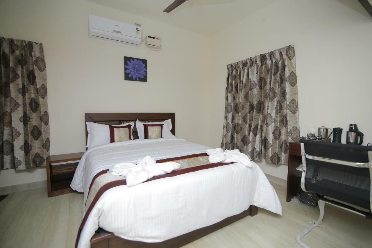 Iris Comfort Inn Chennai Bagian luar foto